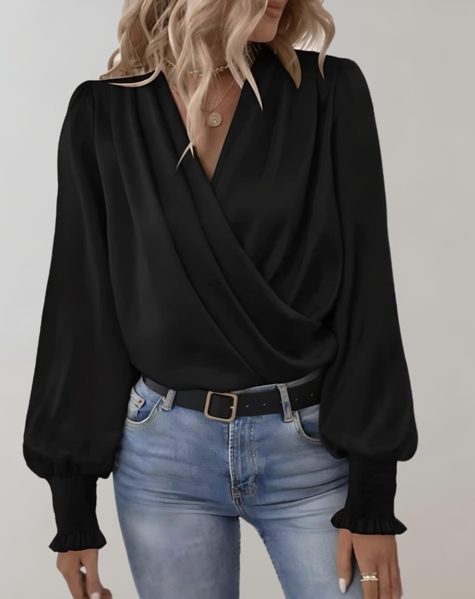 Aira Nord™ | Livia Topp – V-ringad Design