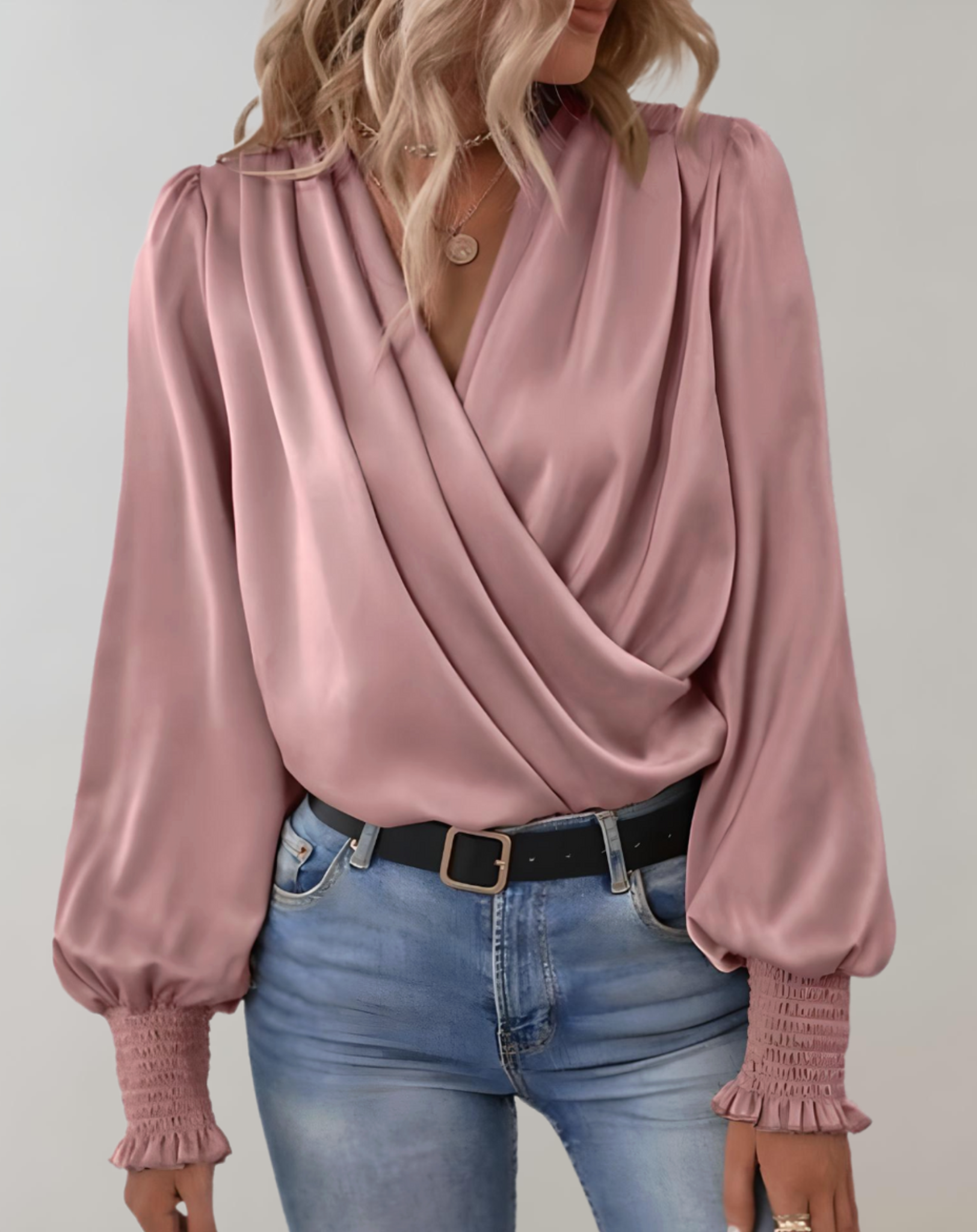 Aira Nord™ | Livia Topp – V-ringad Design