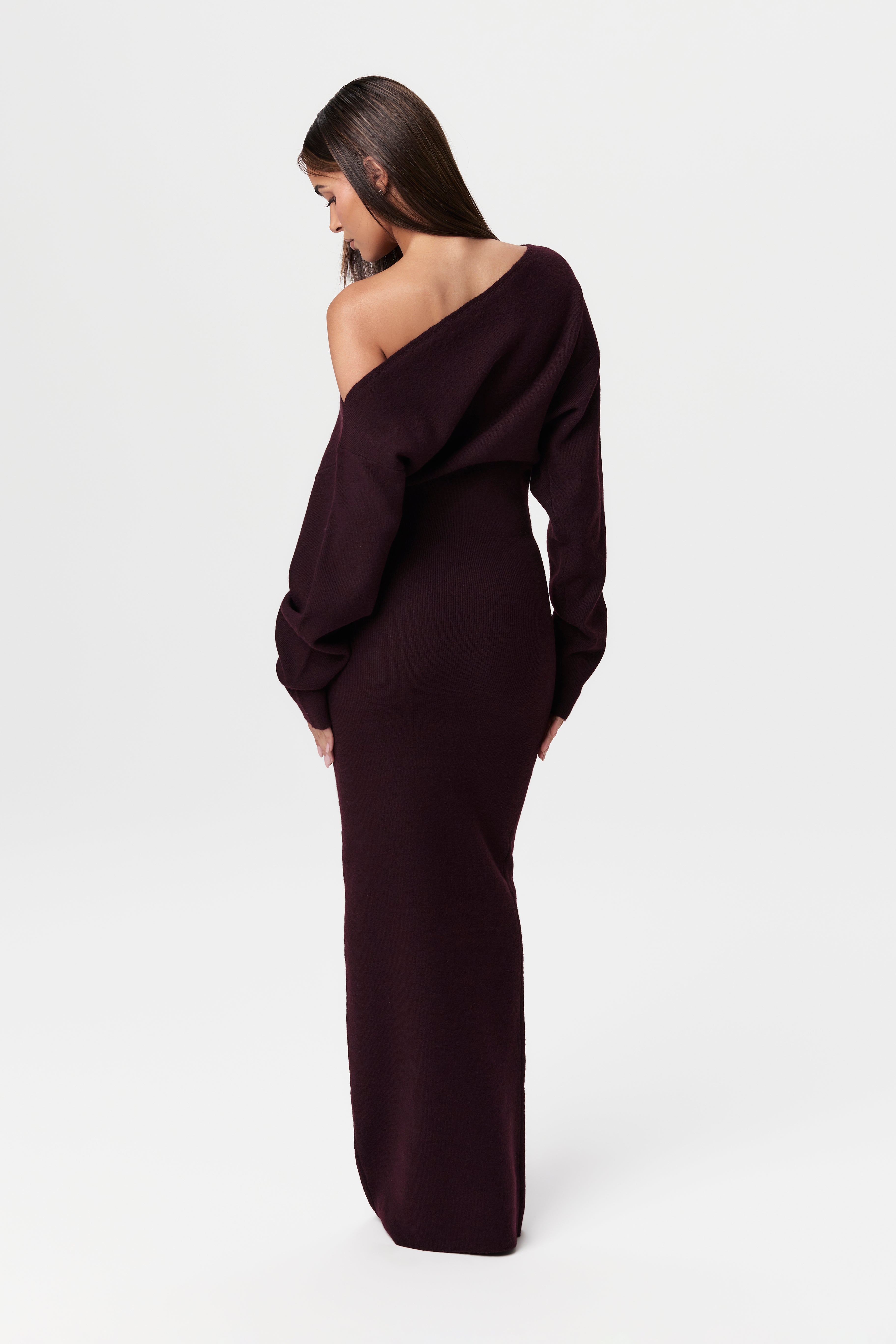 Aira Nord™ | Elegant Off-Shoulder Klänning – Stilren & Bekväm