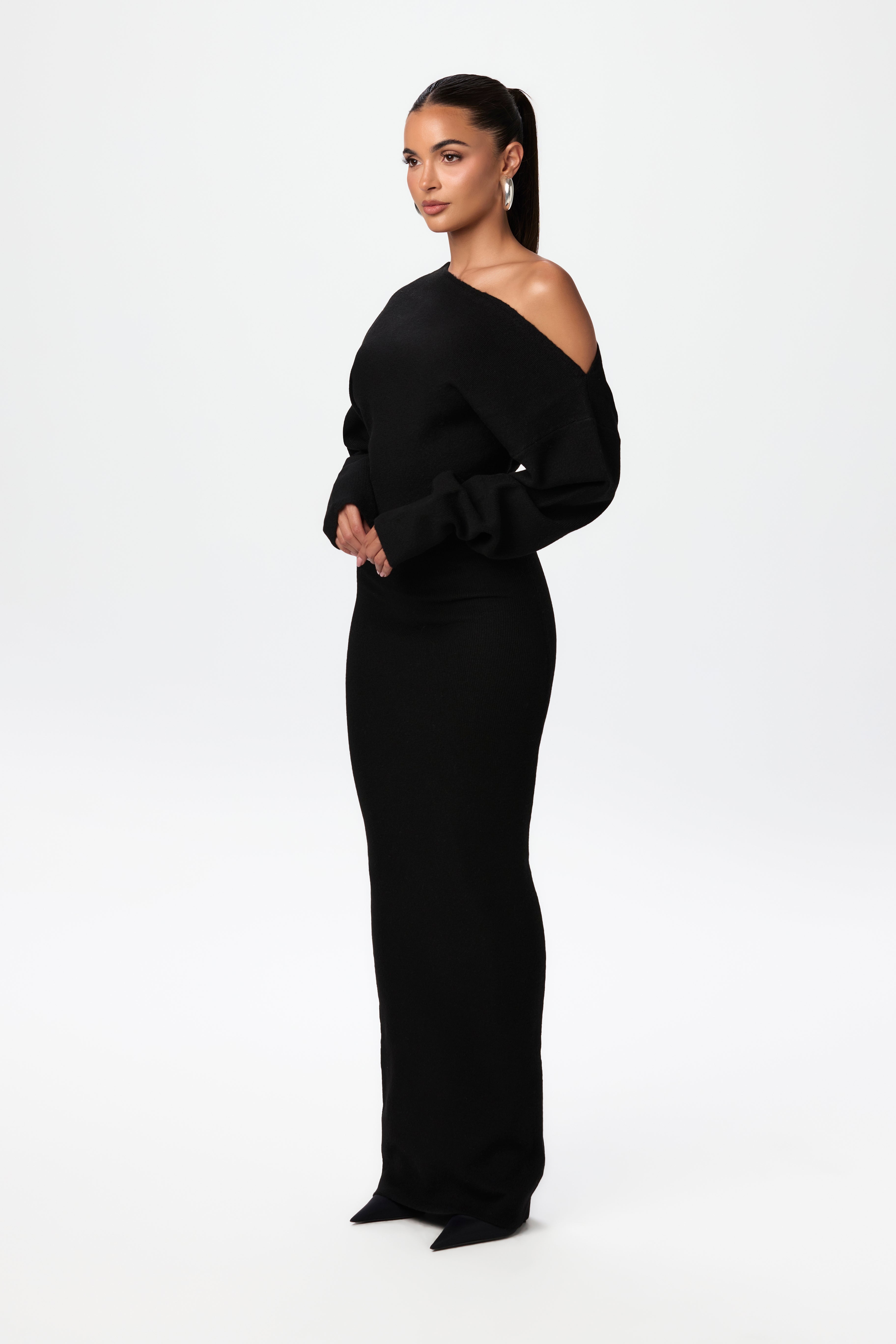 Aira Nord™ | Elegant Off-Shoulder Klänning – Stilren & Bekväm