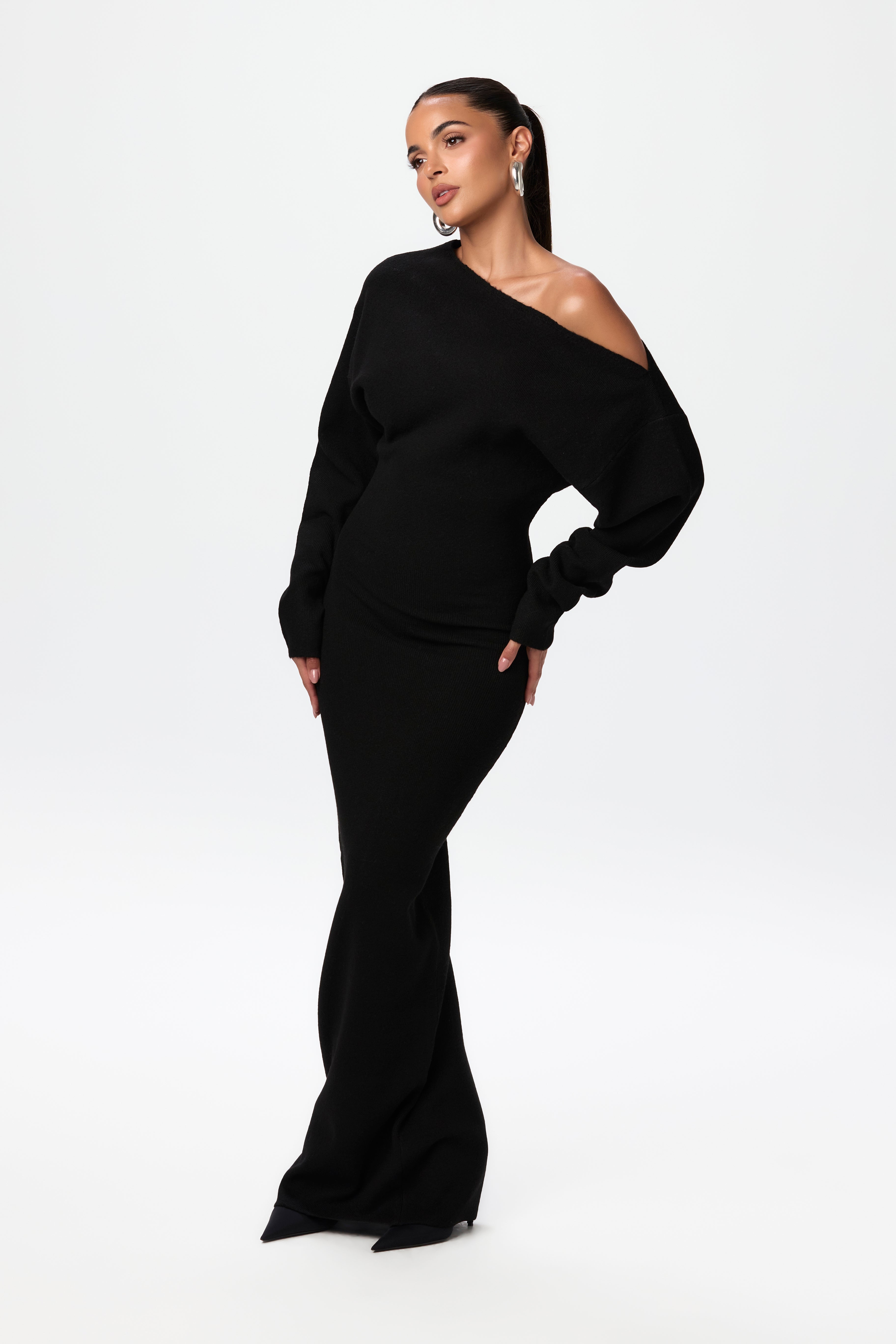 Aira Nord™ | Elegant Off-Shoulder Klänning – Stilren & Bekväm