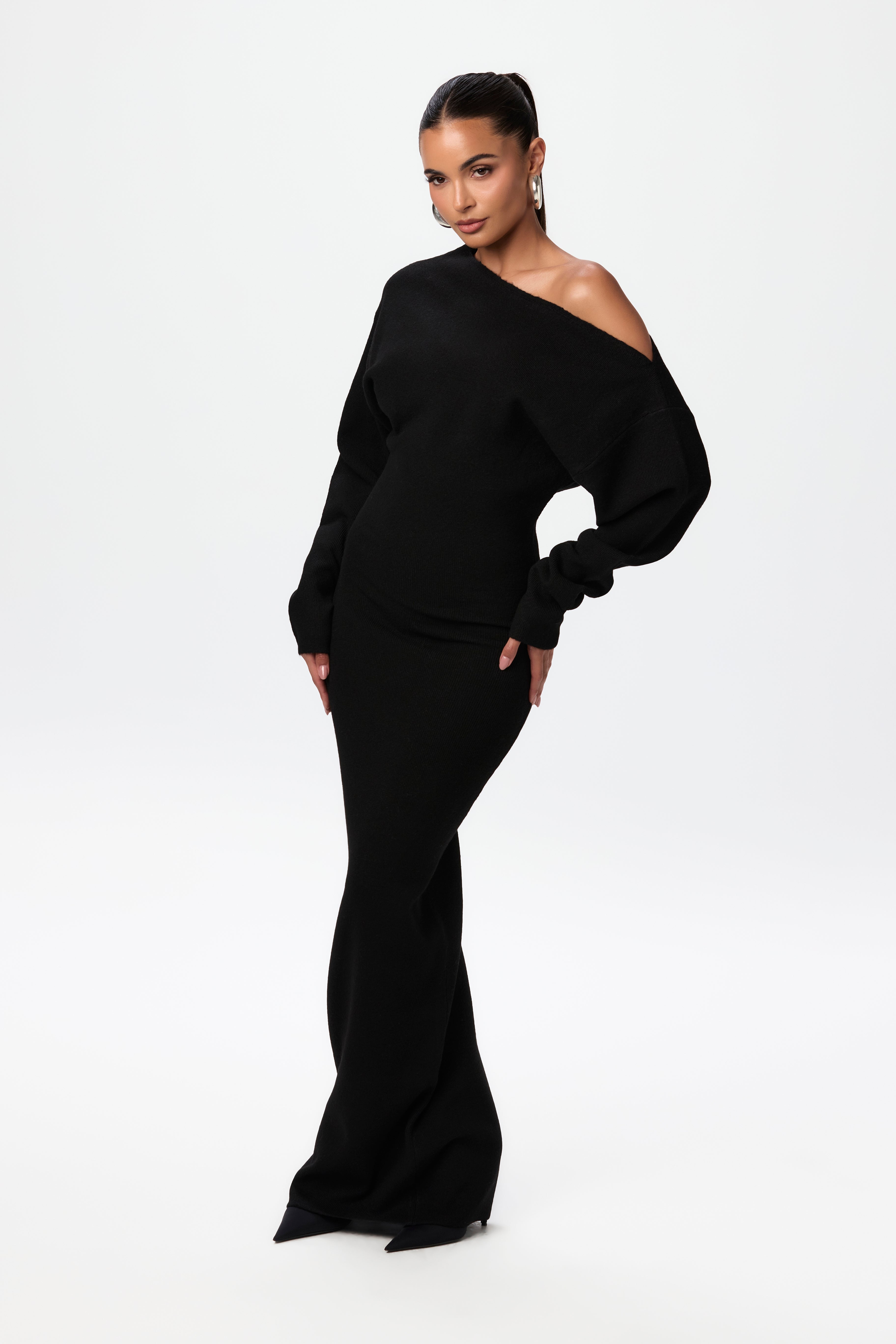 Aira Nord™ | Elegant Off-Shoulder Klänning – Stilren & Bekväm