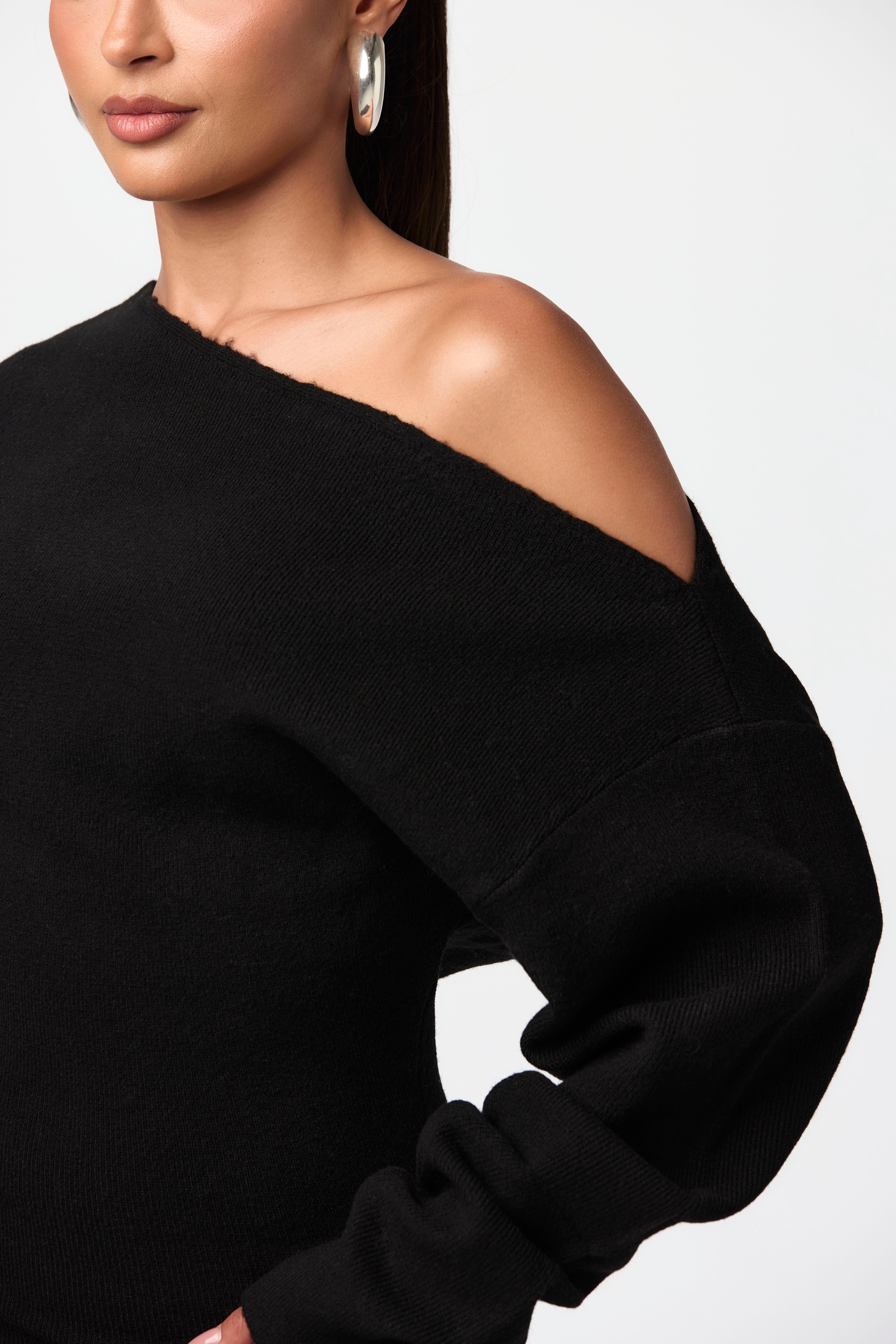 Aira Nord™ | Elegant Off-Shoulder Klänning – Stilren & Bekväm