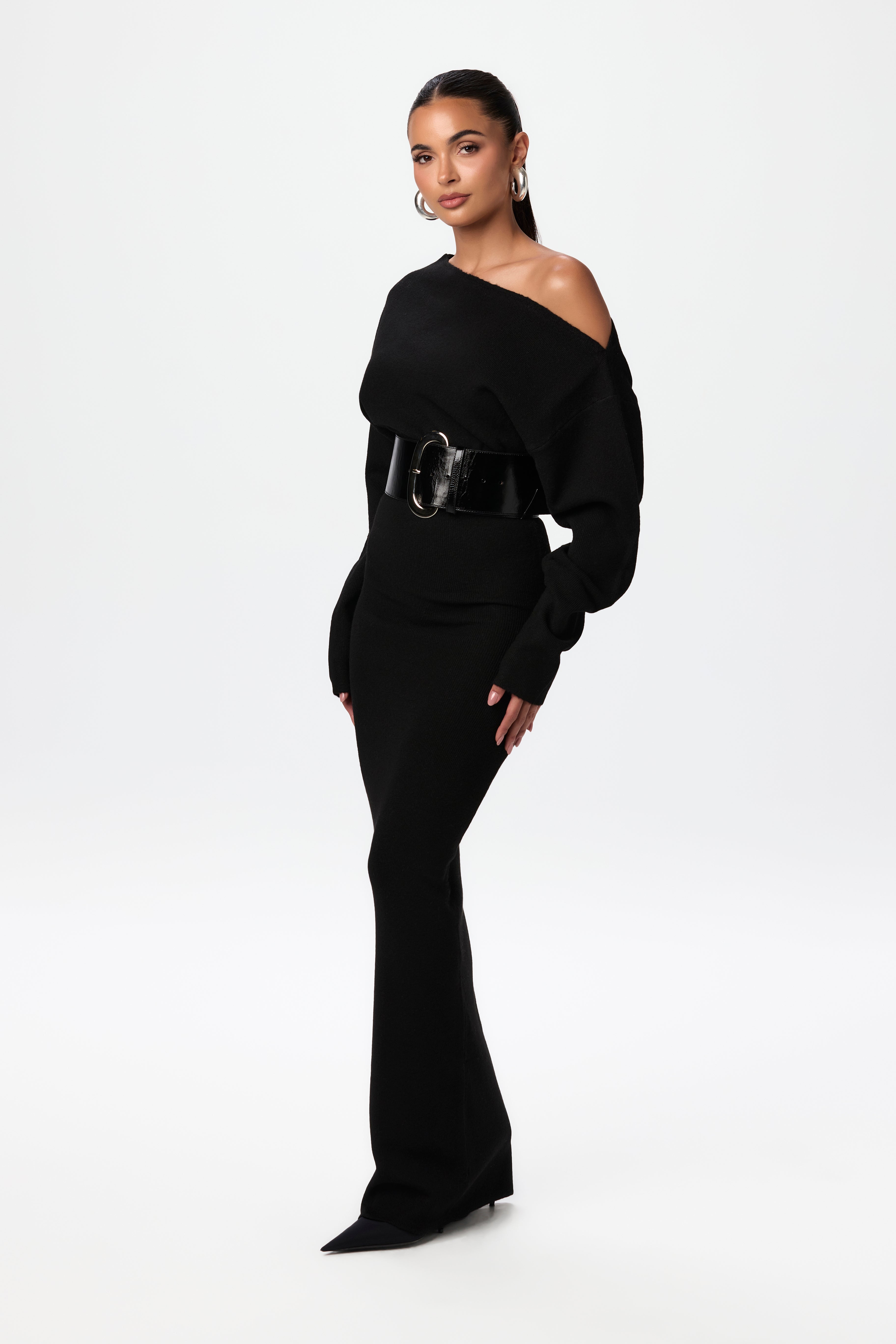 Aira Nord™ | Elegant Off-Shoulder Klänning – Stilren & Bekväm