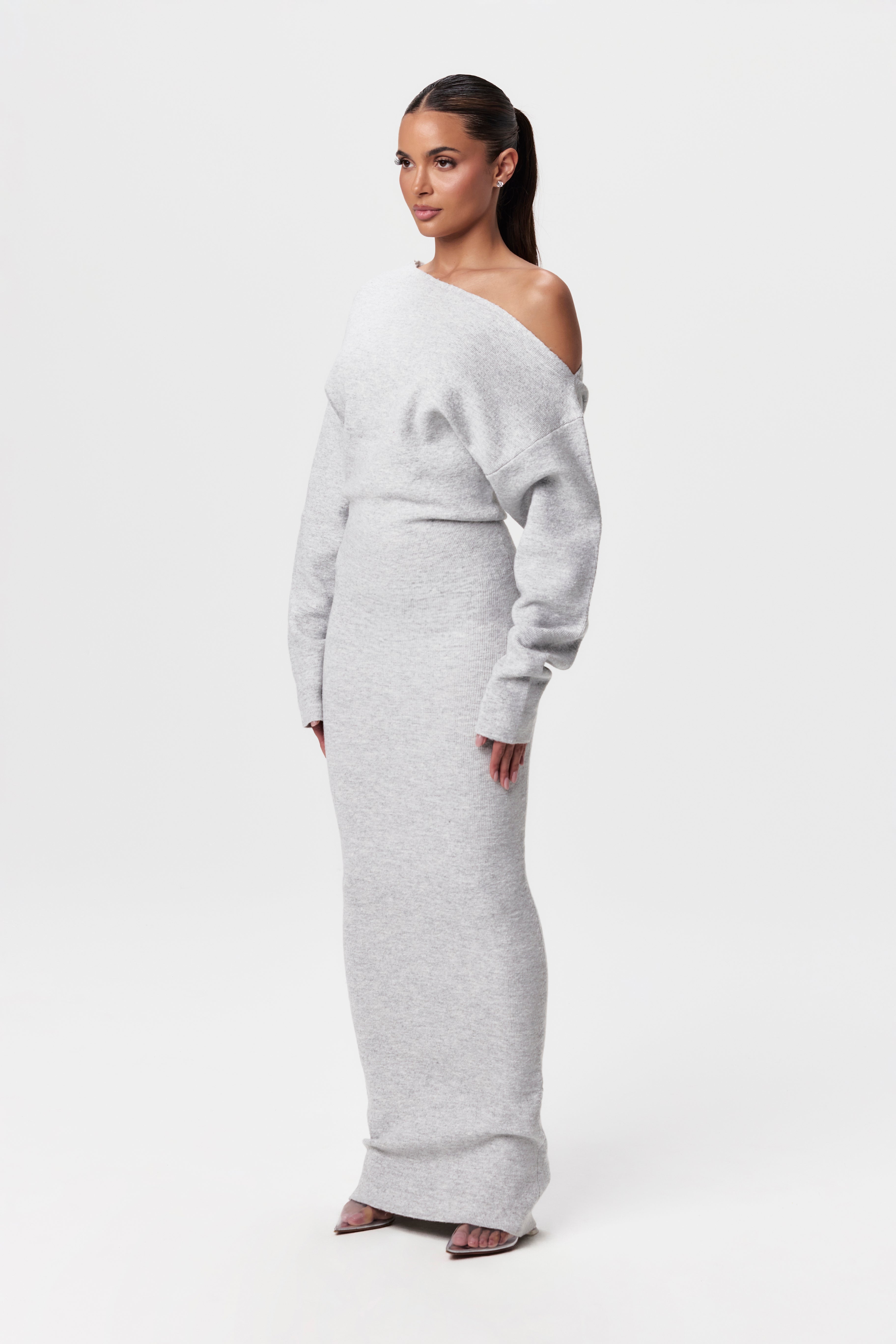 Aira Nord™ | Elegant Off-Shoulder Klänning – Stilren & Bekväm