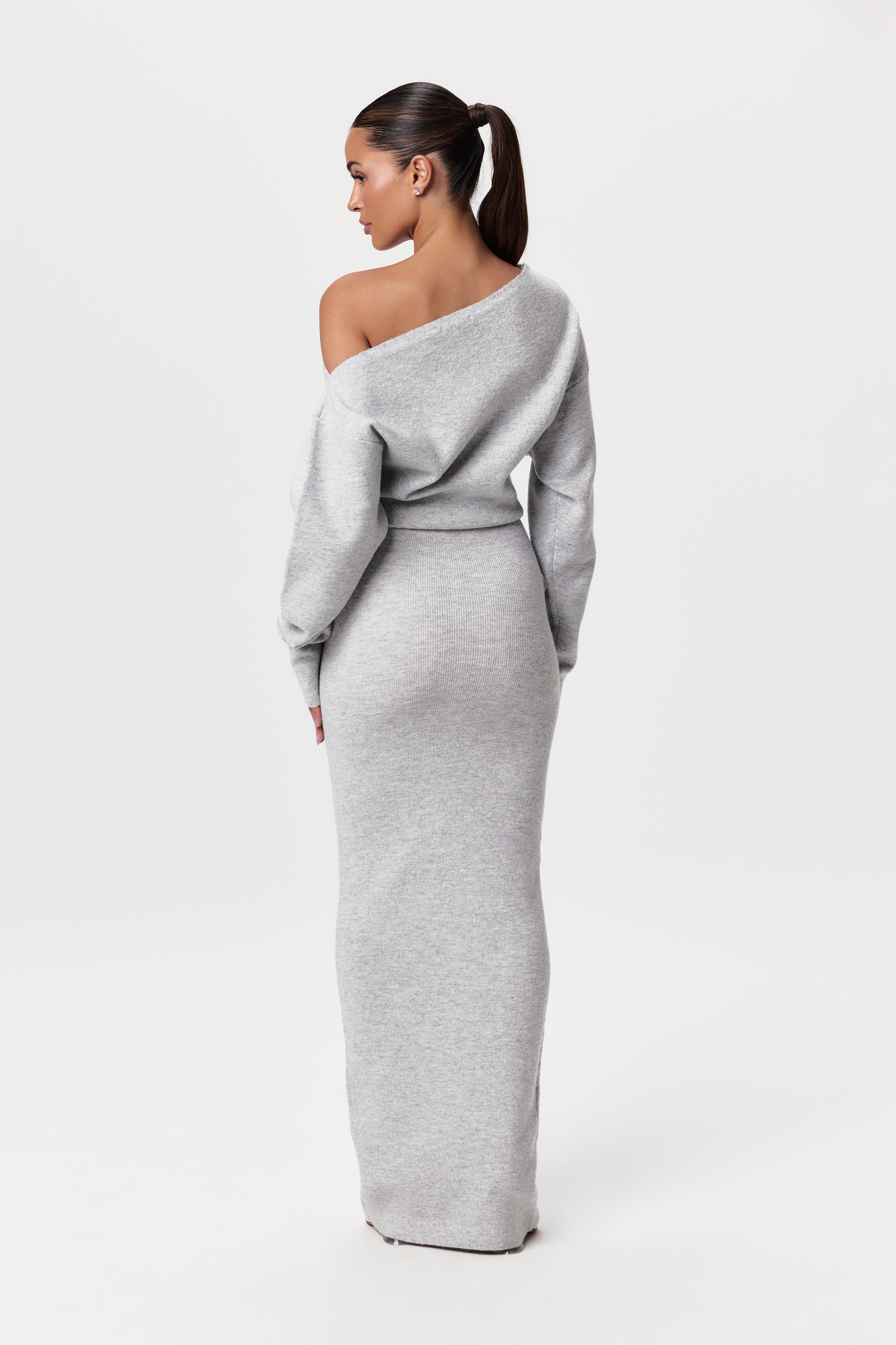 Aira Nord™ | Elegant Off-Shoulder Klänning – Stilren & Bekväm