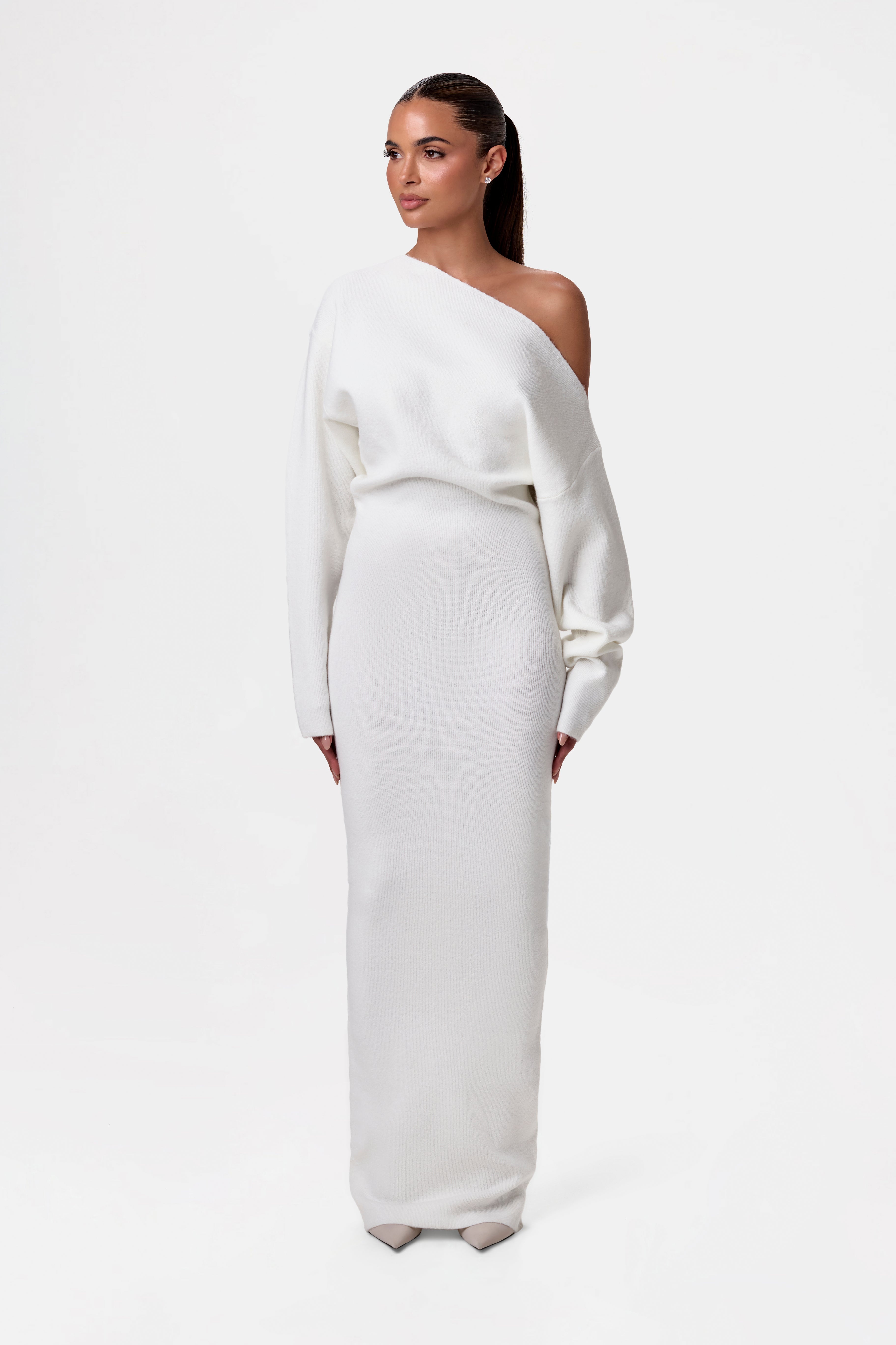 Aira Nord™ | Elegant Off-Shoulder Klänning – Stilren & Bekväm