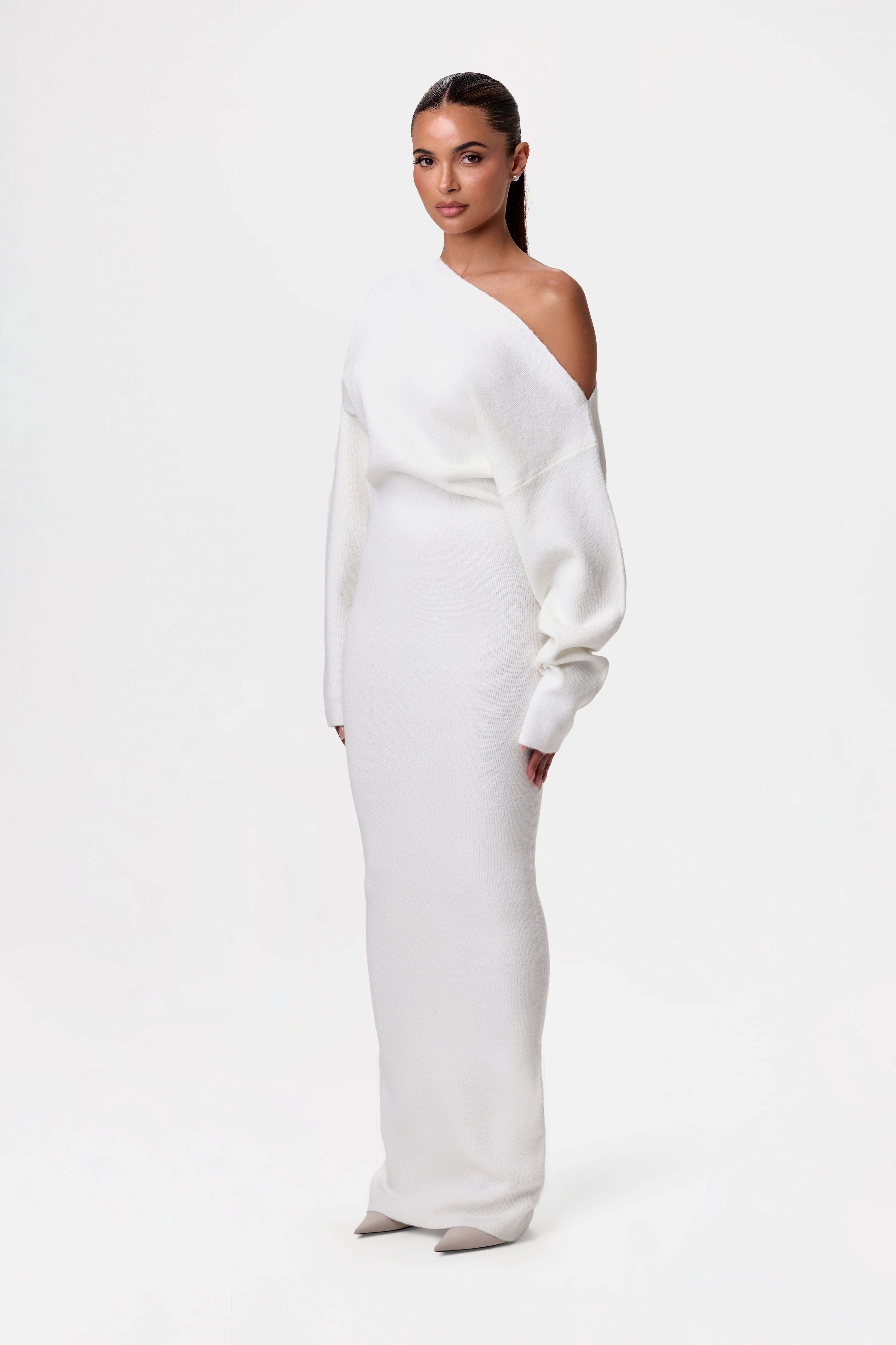 Aira Nord™ | Elegant Off-Shoulder Klänning – Stilren & Bekväm