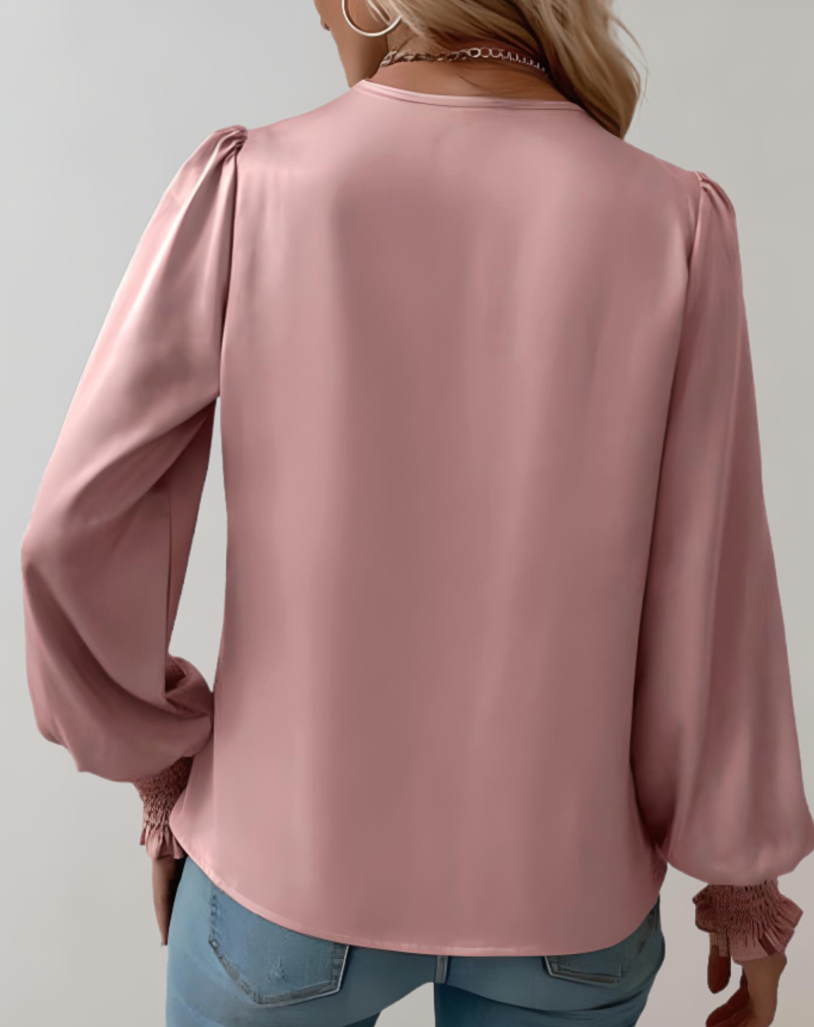 Aira Nord™ | Livia Topp – V-ringad Design