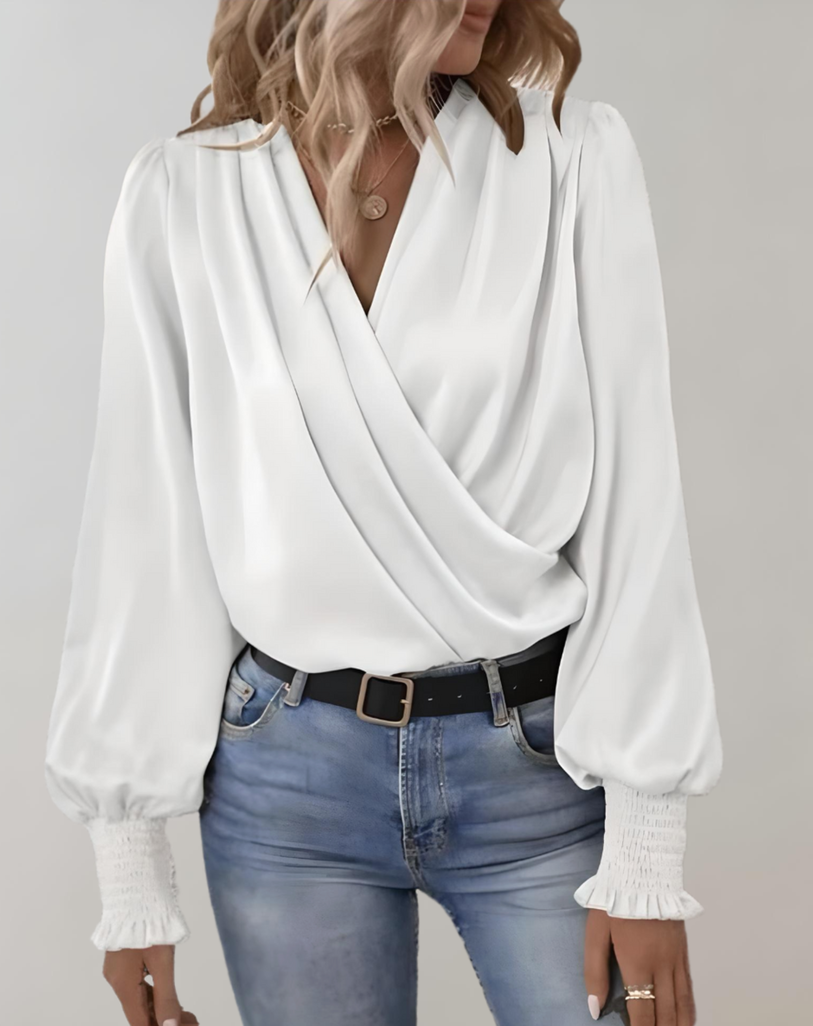 Aira Nord™ | Livia Topp – V-ringad Design